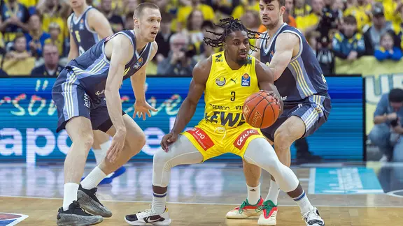 Game scene from the Bundesliga game Oldenburg against Berlin