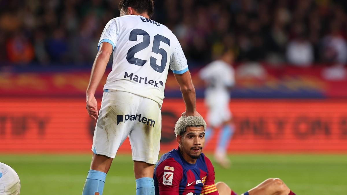 Eric and Araujo in a Girona-Barça