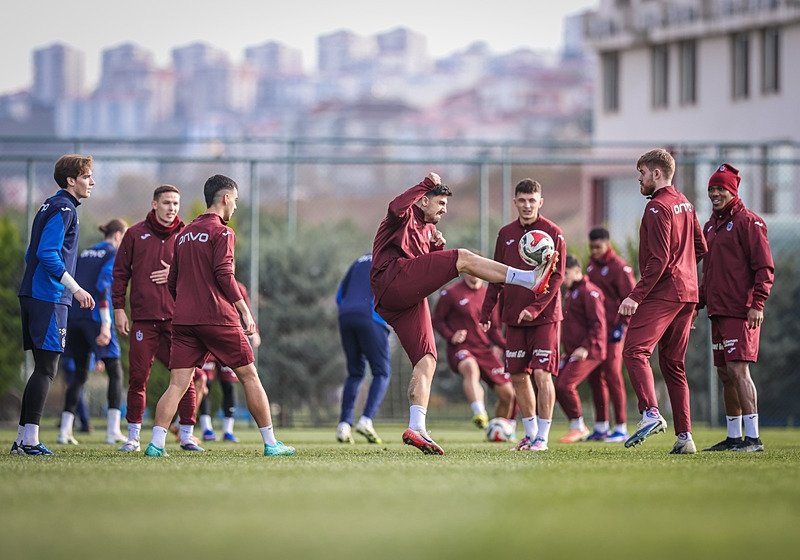 On which channel is the Galatasaray-Trabzonspor match?