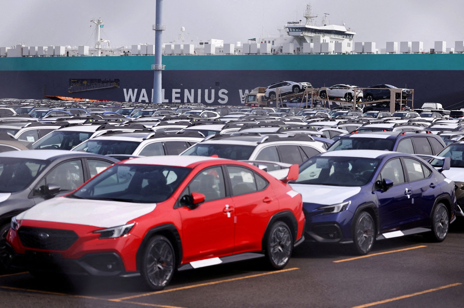 Cars from the Japanese manufacturer Subaru are ready for export at the port of Yokohama. Chinese restrictions on the export of rare earth metals could cause serious problems for the Japanese car industry.