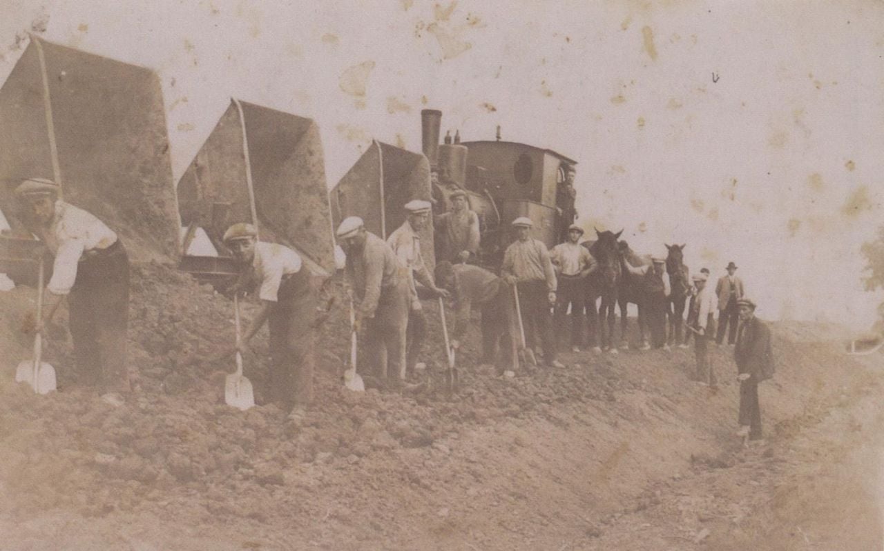 The dikes of the Maas River are being significantly raised at Cuijk after the flood disaster of 1926