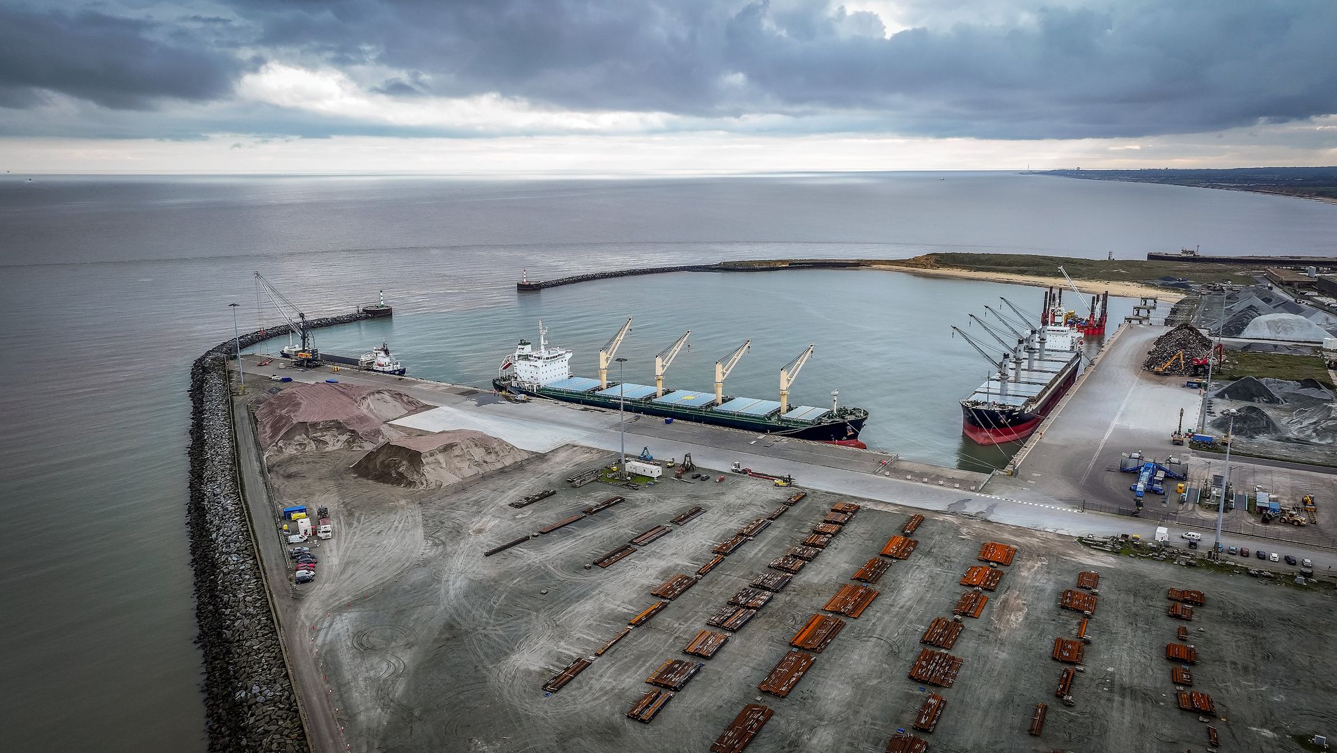 The freighter Ruby, which wandered in the North Sea with technical defects in October 2024 and eventually moored in the British port of Great Yarmouth.