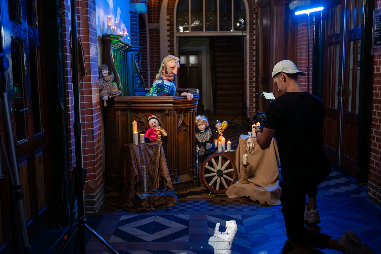 The recordings in the monastery (Photo: Sacha Loppies).