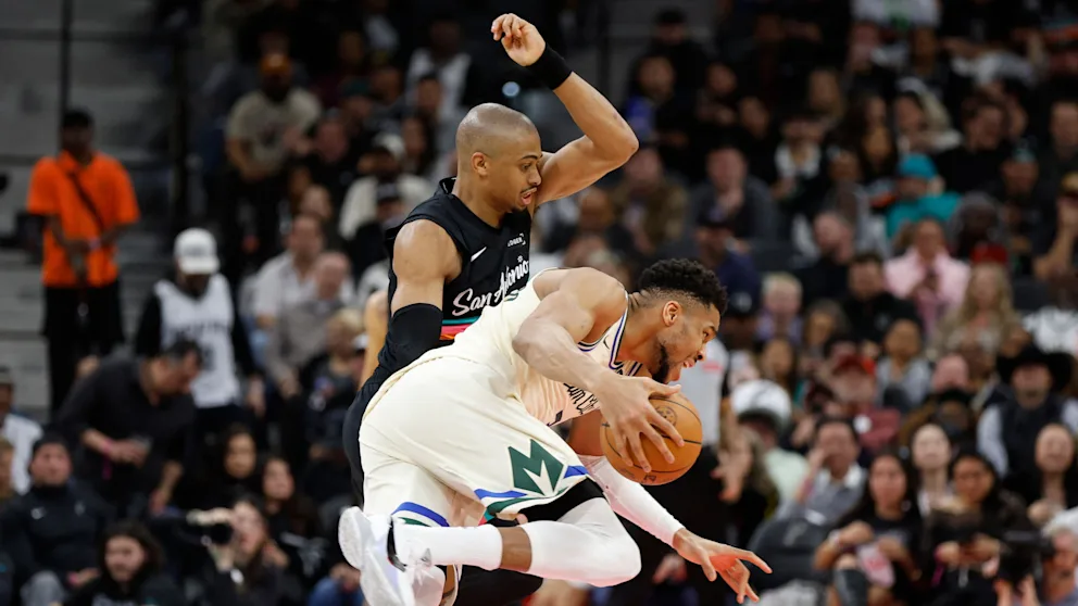 Auch Johnson trug gegen die Bucks keine Haare mehr