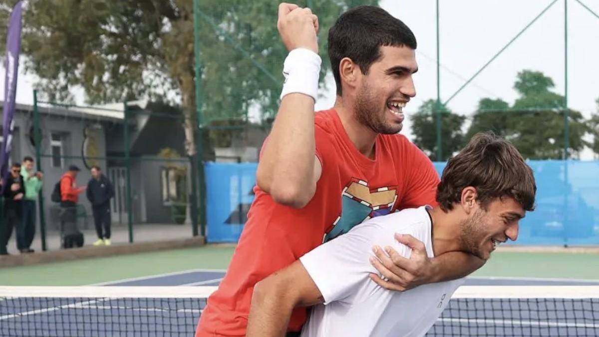 Carlos Alcaraz and Flavio Cobolli, having fun in the preseason