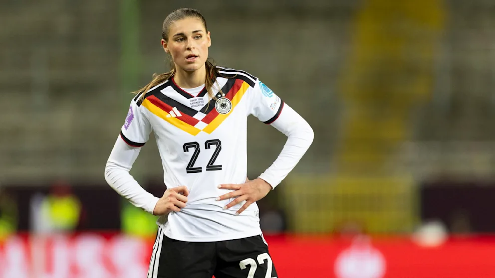 Jule Brand (23)