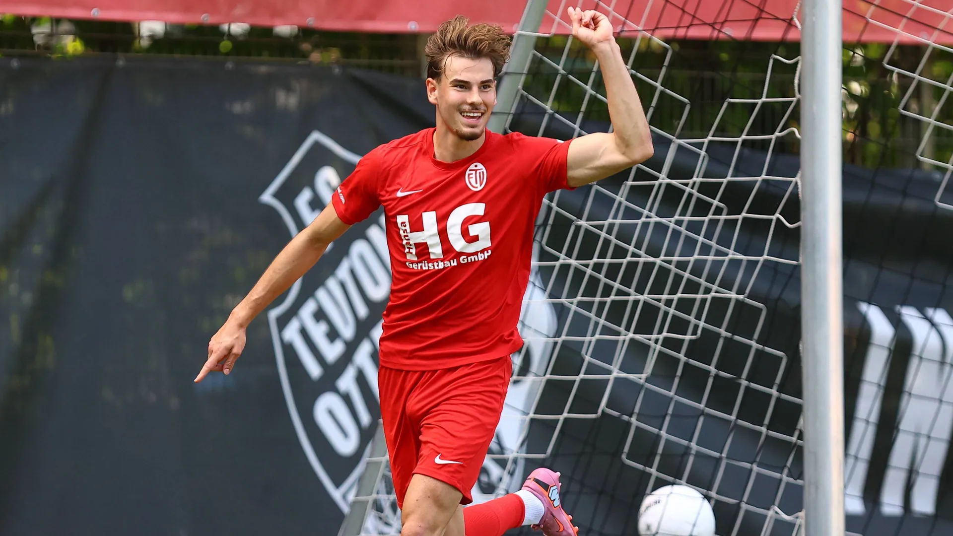 Merlin Sinanovic celebrates a goal (archive photo): The Eimsbüttel TV photographer will play for Hannover 96's U23s in the future. Merlin Sinanovic celebrates a goal (archive photo): The Eimsbüttel TV photographer will play for Hannover 96's U23s in the future.