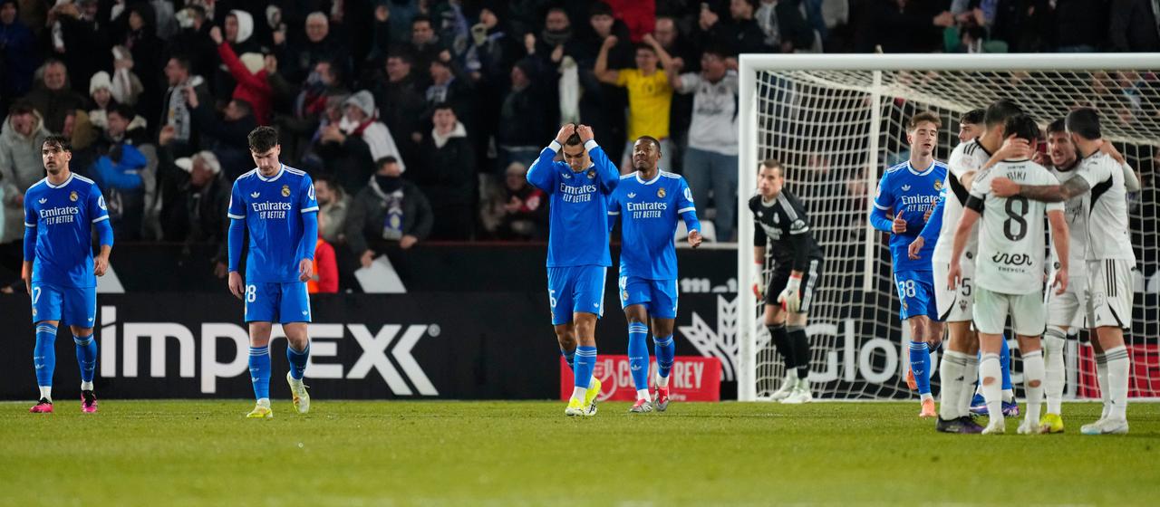 Heads bowed among the Real Madrid players after their elimination in the round of 16 of the Copa del Rey
