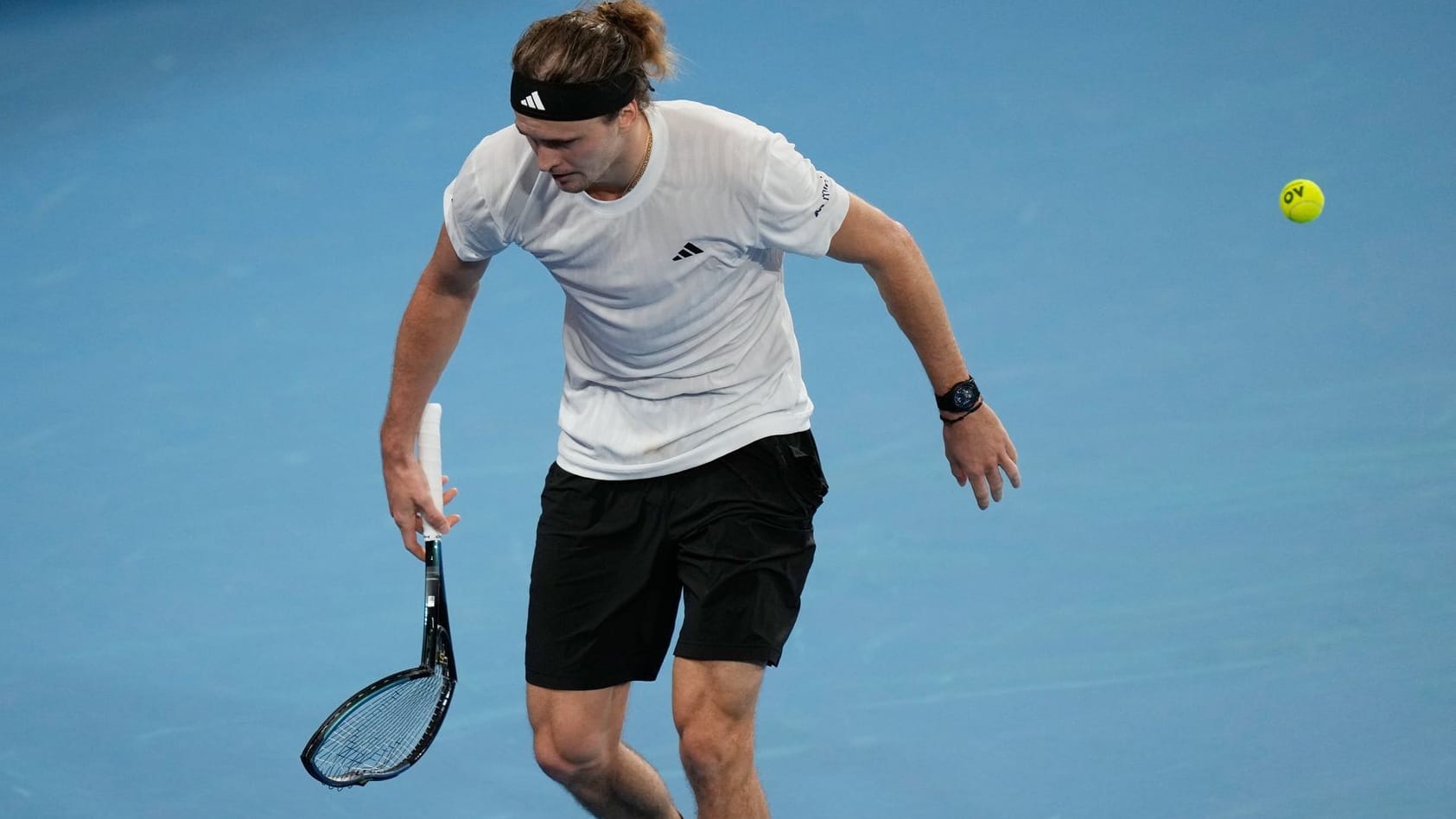 Alexander Zverev: The German tennis player took out his frustration on his racket.