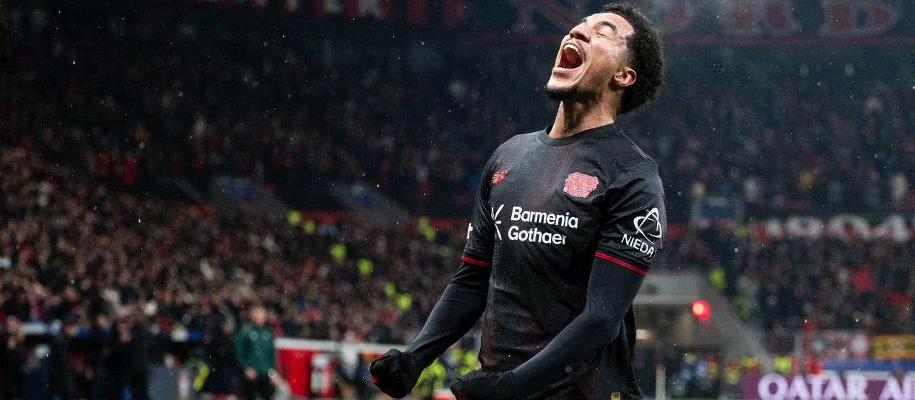 Leverkusen celebrates the lead