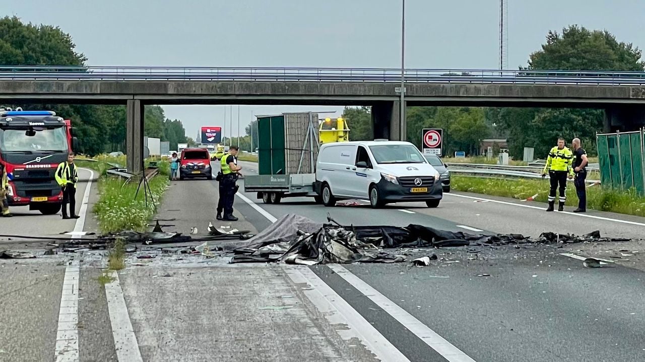 Due to the fatal accident, the A58 highway was closed for hours for investigation (photo: Erik Peeters)