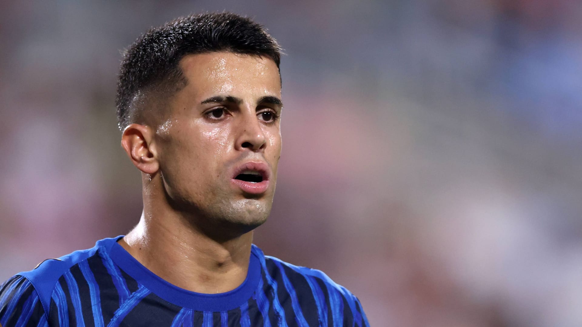 João Cancelo: He will decide on his future soon.