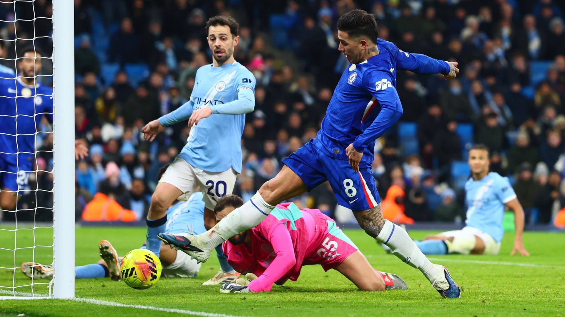 There at the right moment: Chelsea's Enzo Fernández scores the 1-1 against Manchester City.