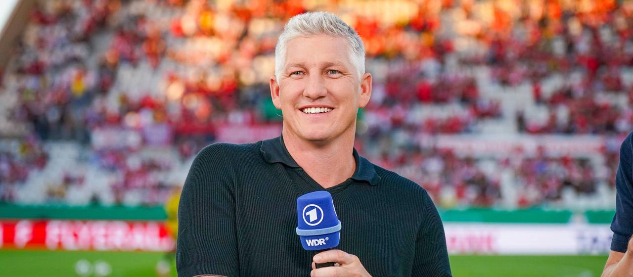 ARD expert Bastian Schweinsteiger smiles into the camera