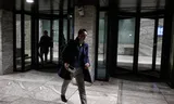 Sywert van Lienden leaves the Amsterdam court. 