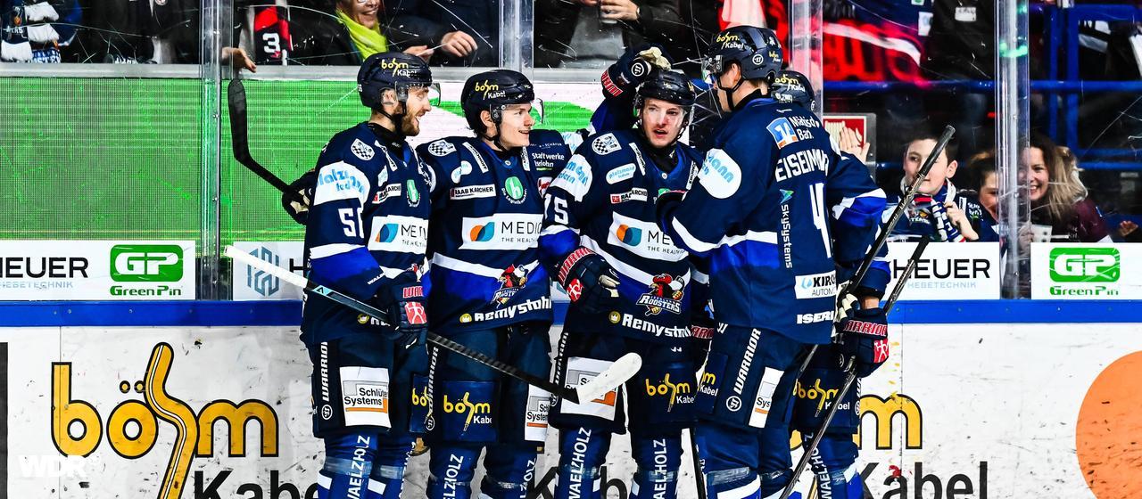 Iserlohn Roosters: Happy goalscorer Julian Napravnik as well as Daniel Neumann, Robin Norell, Christian Thomas and Maximilian Eisenmenger