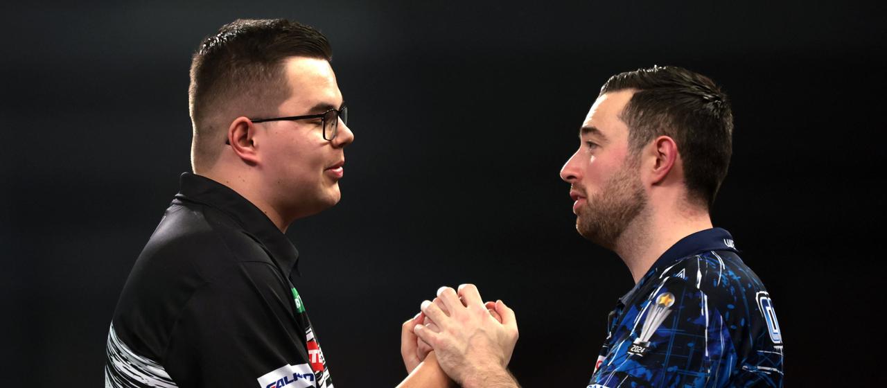 The Dutch Gian van Veen (l) is congratulated by the English Luke Humphries after his victory
