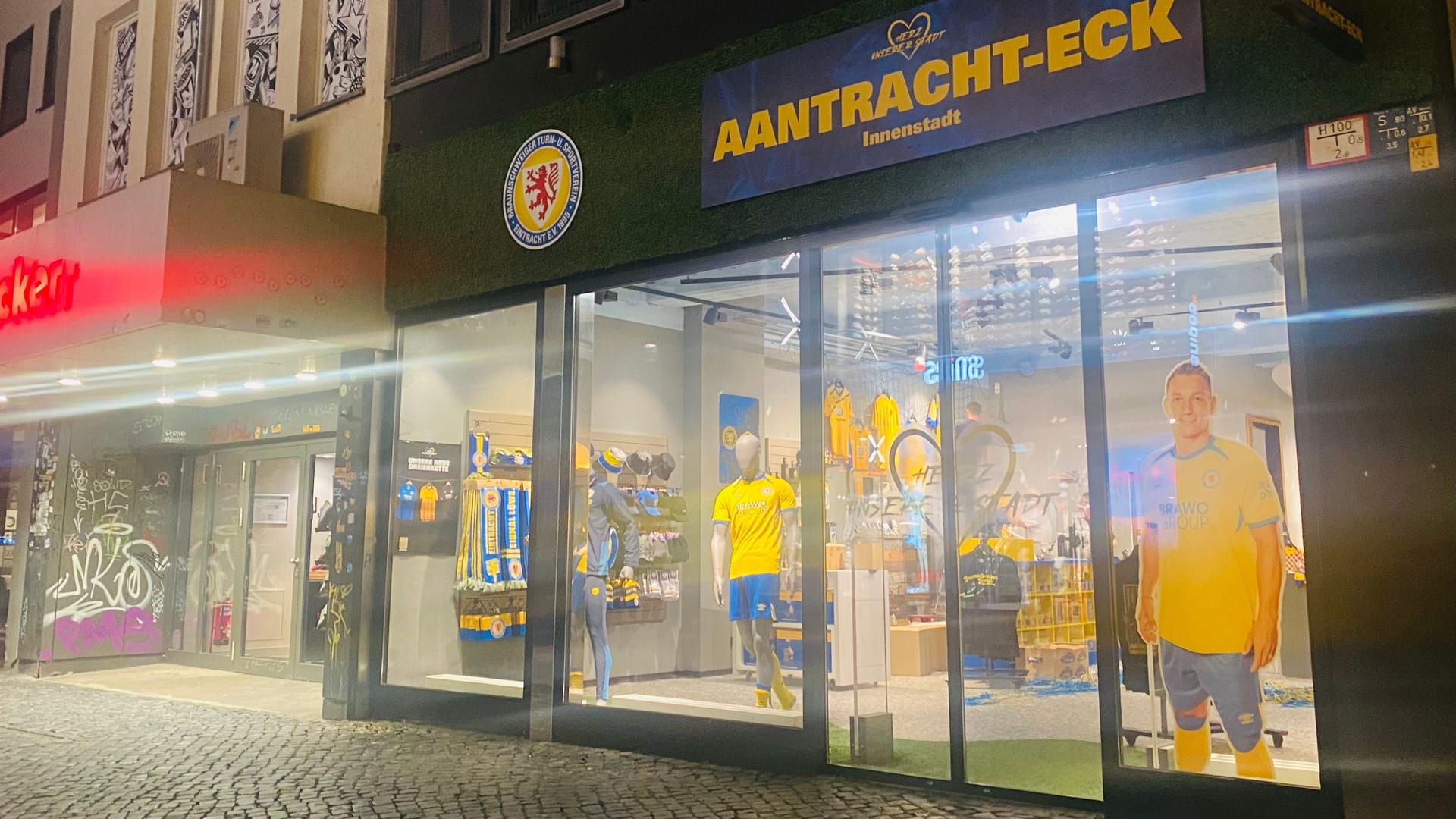 "Aantracht corner": The Eintracht Braunschweig fan shop in the city center opened in September.