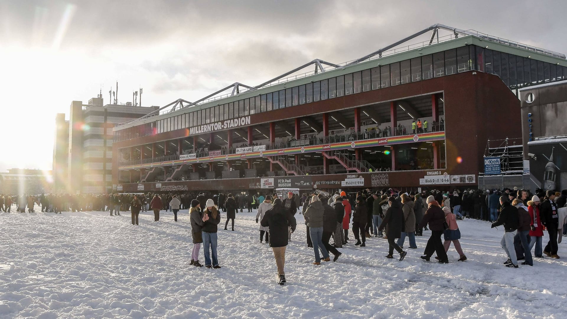 FC St. Pauli's Millerntor Stadium in Hamburg: On Sunday it was unclear whether the friendly match against Bremen could take place.