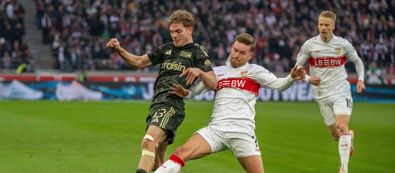 Andras Schäfer (l.) in a duel with Maximilian Mittelstädt (r.)
