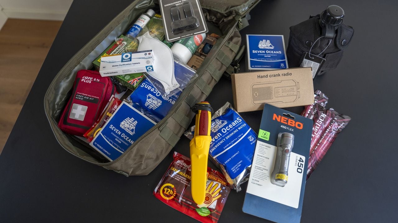 An example of an emergency package (photo: ANP).