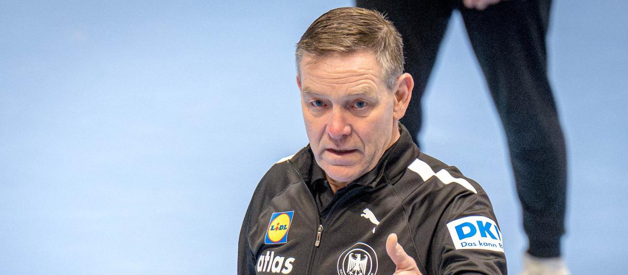 Germany's national coach Alfred Gislason gives instructions during the preparations for the European Championship in Hanover
