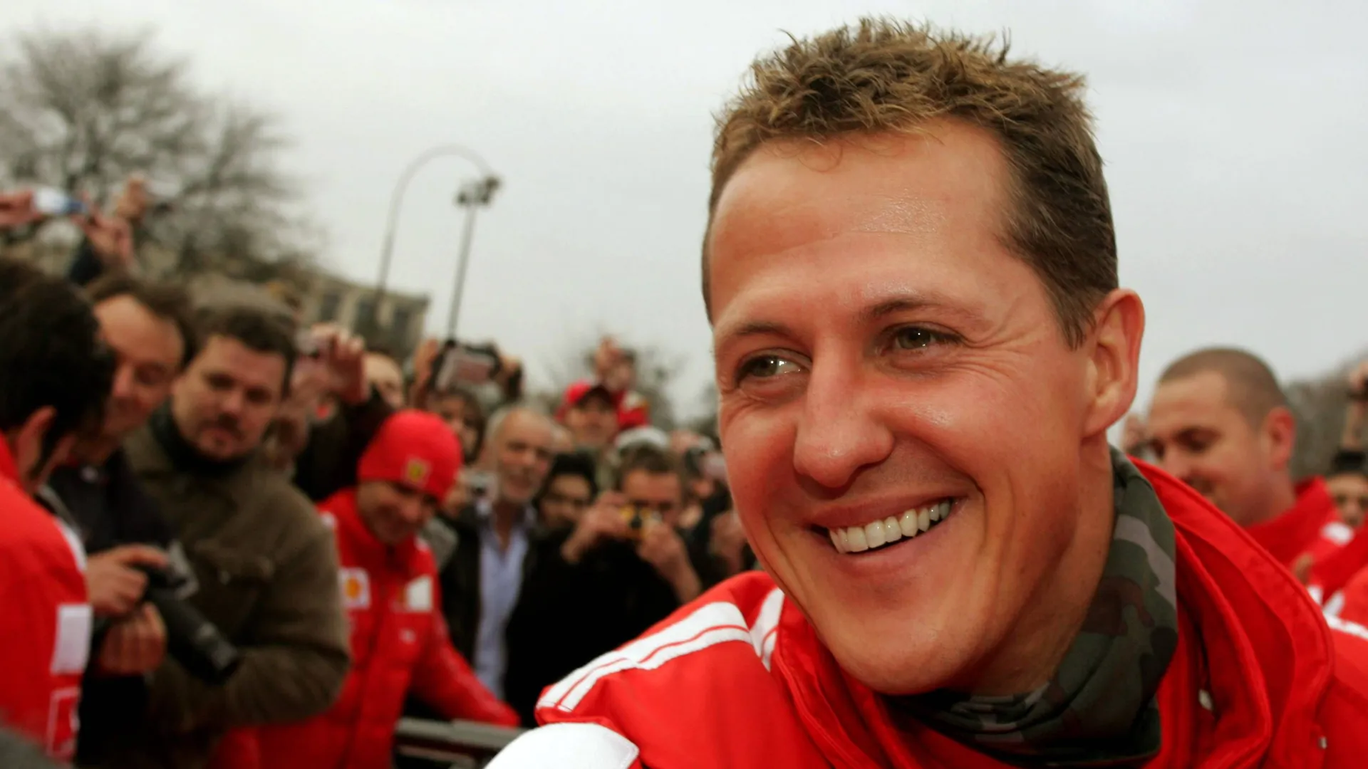 Michael Schumacher became Formula 1 world champion again in 2004. Michael Schumacher became Formula 1 world champion again in 2004.