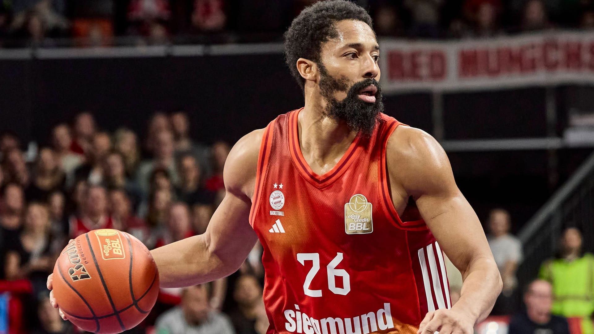 Just briefly in Munich: Spencer Dinwiddie will no longer wear the FC Bayern jersey.
