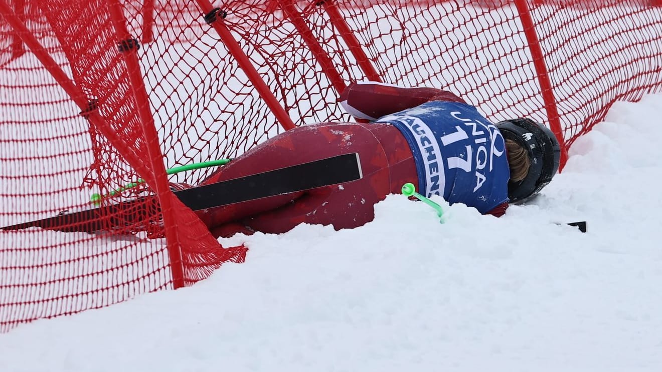 Magdalena Egger in the safety net: The Austrian injured her knee.