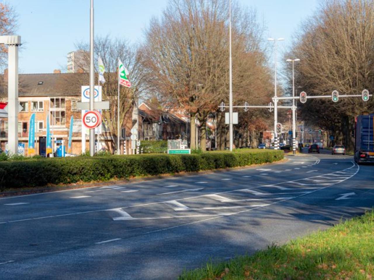 https://api.omroepbrabant.nl/img/f/$width$/$height$/0.50/0.50/cmV2aXNpb25zLzQ4MDQzNDMtMS5qcGc_c2U9MjA0NS0wMS0wMVQxMCUzQTQwJTNBMDBaJnNpZz14RWF HcDRobzMyNEZvYlk5V1hjYk5MZ29HTnV5OTk5WjFQNndVbHU4R3pRJTNEJnNwPXImc3ByP Wh0dHBzJnNyPWImc3Q9MjAyNS0wMS0wMVQxMCUzQTQwJTNBMDBaJnN2PTIwMjAtMTAtMDI=