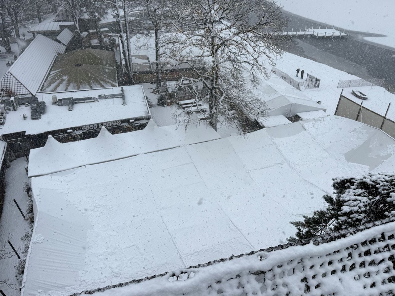 Roof of the Vught ice rink collapsed (photo: Bart Meesters/Heitink Press Agency).