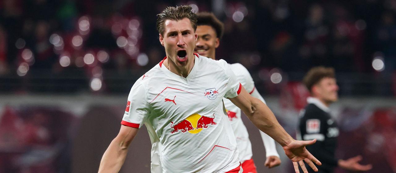 WIlli Orban celebrates his goal against Freiburg