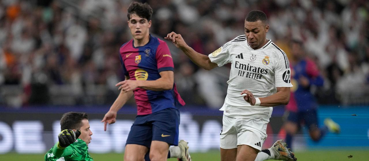 Pau Cubarsi vs Kylian Mbappe
