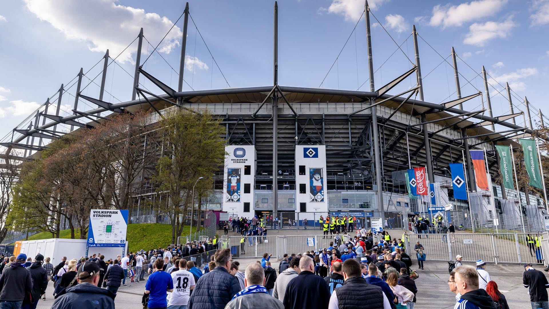 The Volksparkstadion in Hamburg in good weather: a game had to be canceled here on Tuesday - and on Saturday?