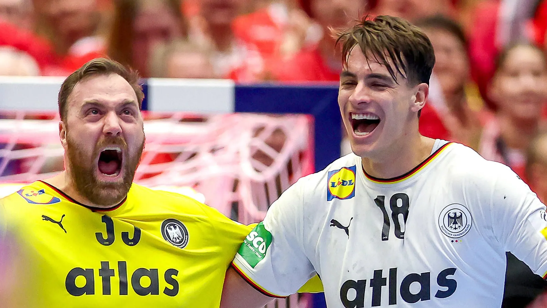 Pure joy: With a win against France, the DHB team around Andreas Wolff (left) and Julian Köster made it into the European Championship semi-finals. Pure joy: With a win against France, the DHB team around Andreas Wolff (left) and Julian Köster made it into the European Championship semi-finals.