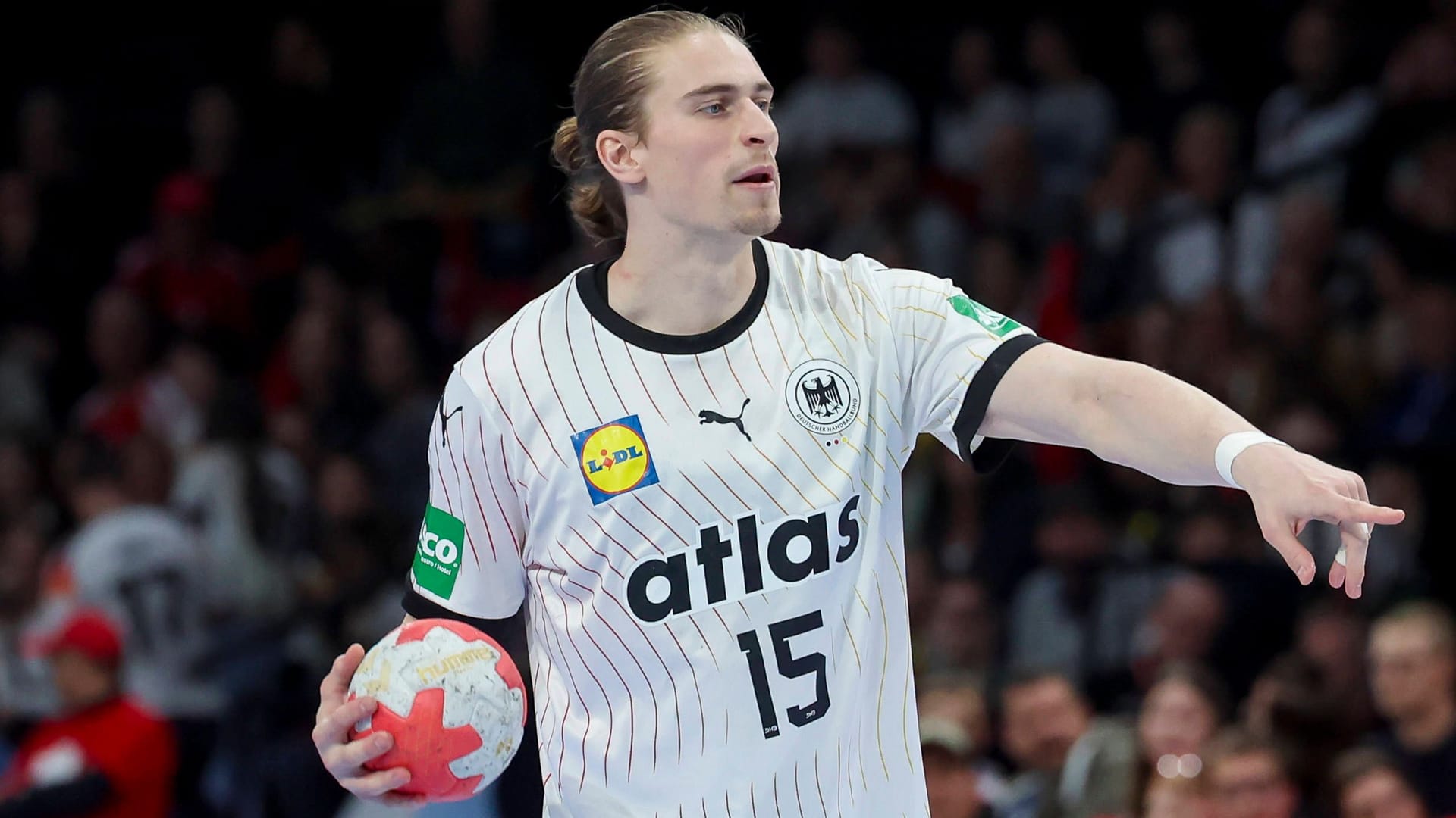 In focus: Juri Knorr and the German handball players.