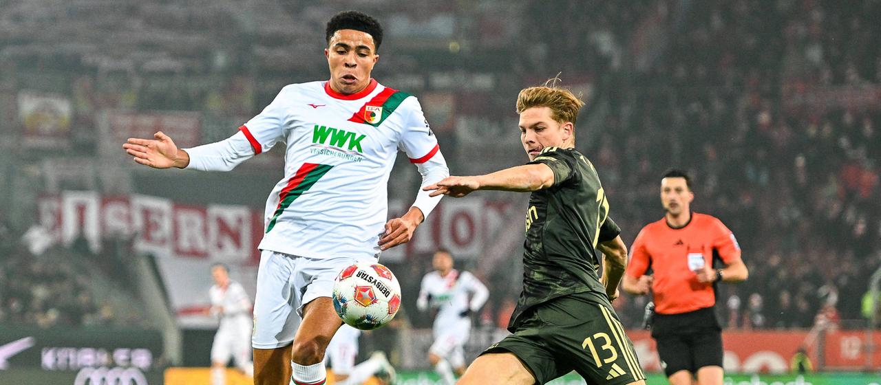 Augsburg's Noahkai Banks in a duel with Union Berlin's Andras Schäfer