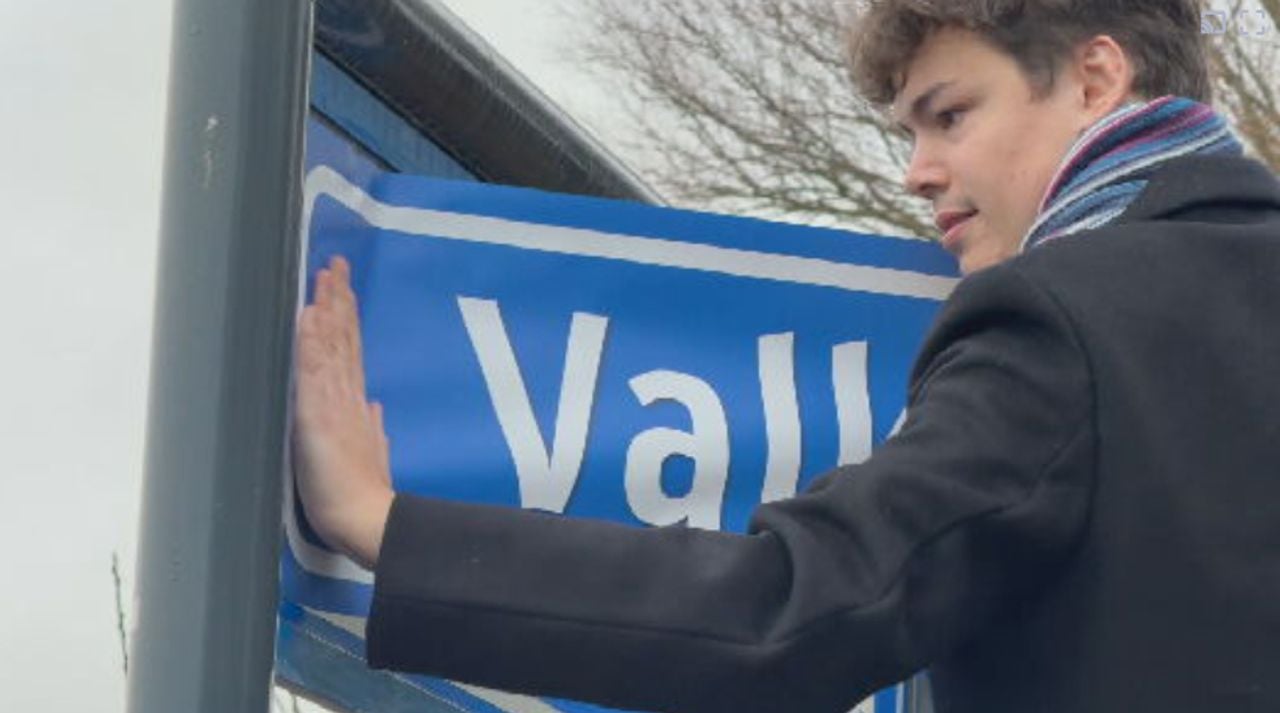 Van de Plas places the sticker on the board.