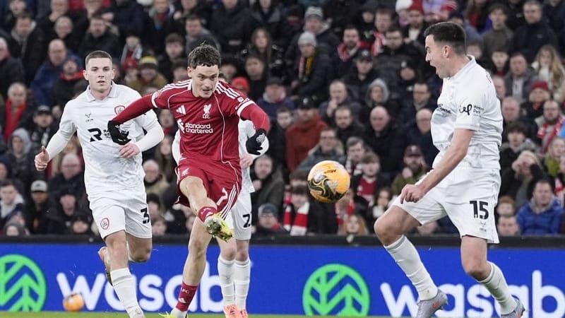 Liverpool's Florian Wirtz (M.) scores to make it 3-1 in the FA Cup.