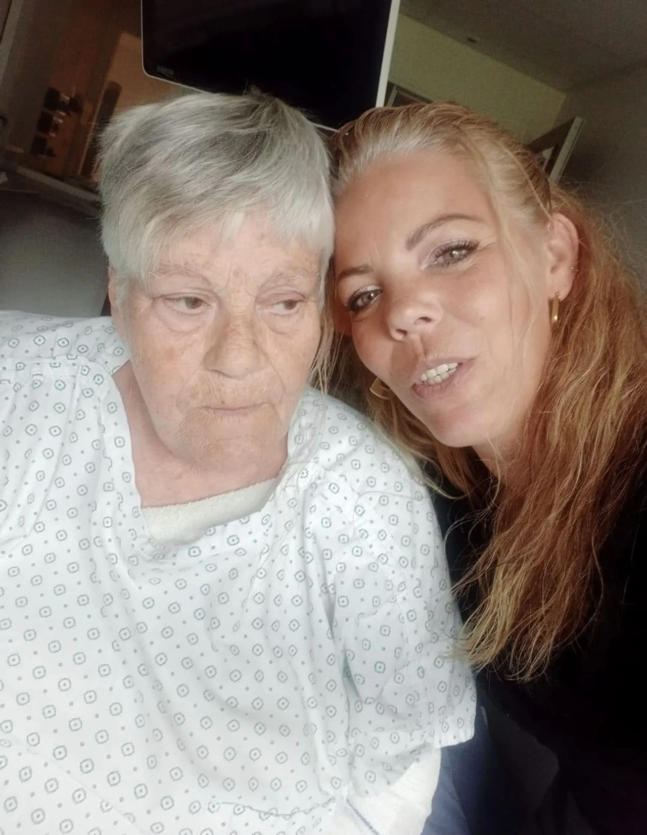 Maaike's last photo with Maij in the burn center.