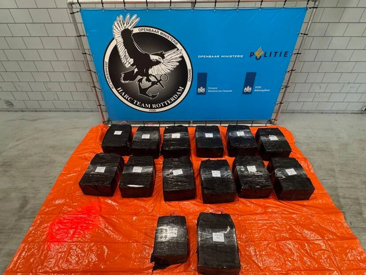 Part of the 500 kilos of coke explained (photo: OM) 