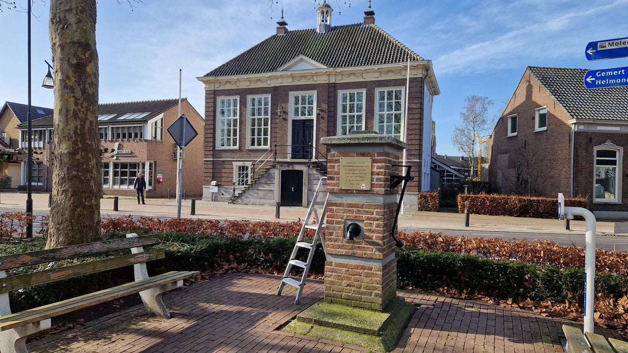 The water pump on the square in Erp (photo: Tom Berkers).