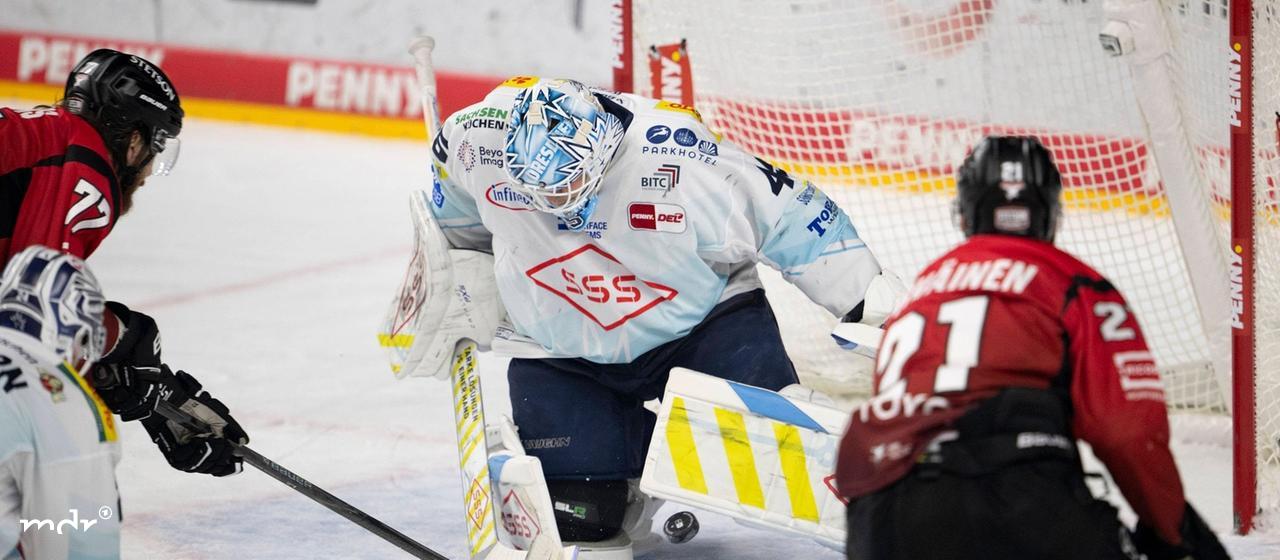Jussi Olkinuora, Juhani Tyrväinen, Ryan Macinnis