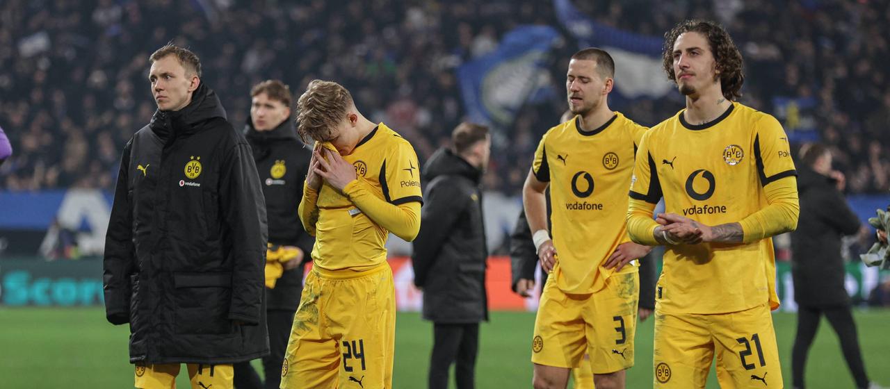 Daniel Svensson and Fabio Silva after the game against Atalanta Bergamo