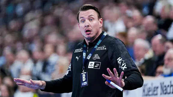 Kiel coach Filip Jicha | IMAGO / Eibner Kiel coach Filip Jicha