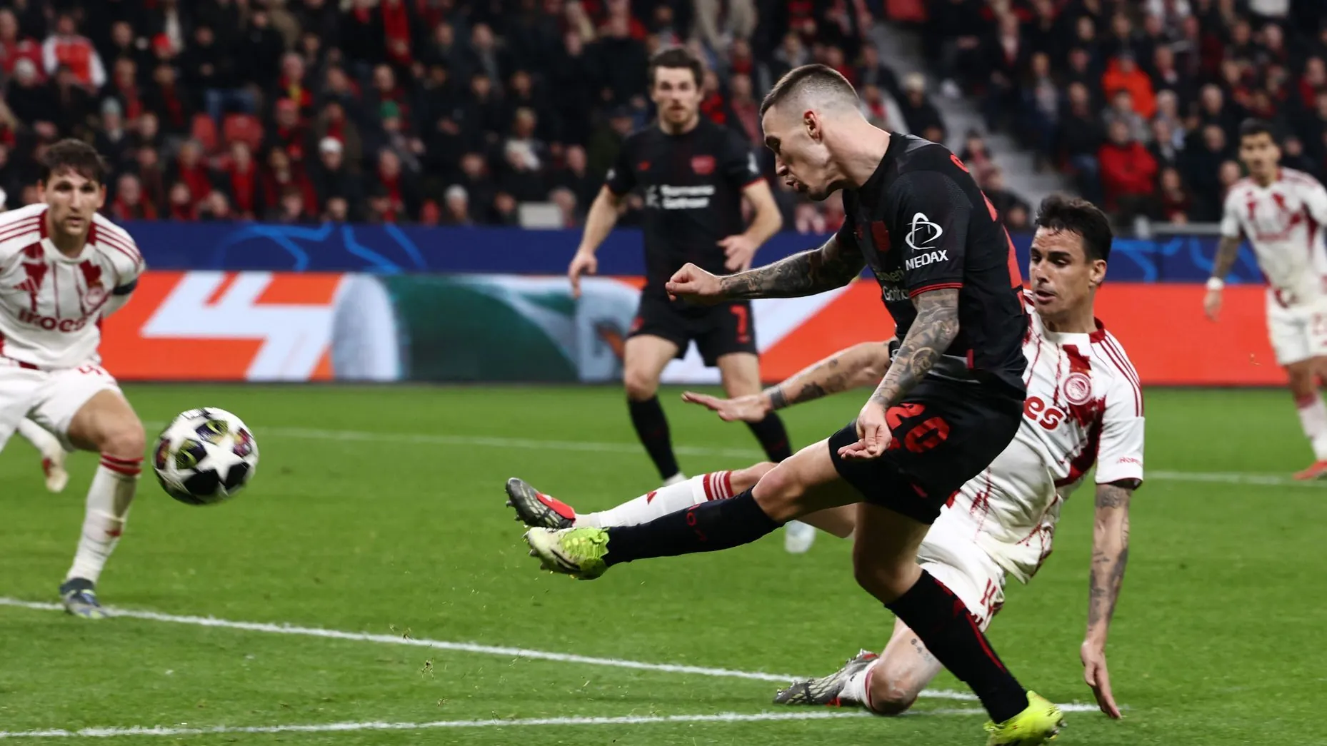 Alejandro Grimaldo at the end: He couldn't score either. Alejandro Grimaldo at the end: He couldn't score either.