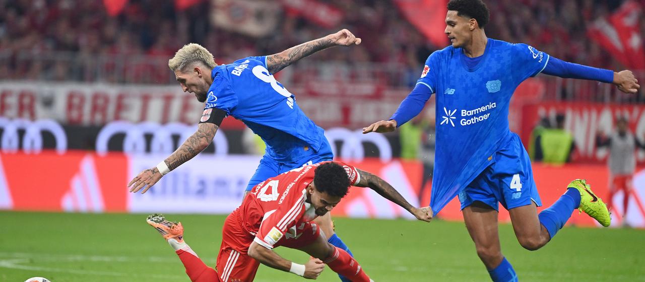 Leverkusen's Robert Andrich and Jarell Quansah prevail against Bayern's Luis Diaz