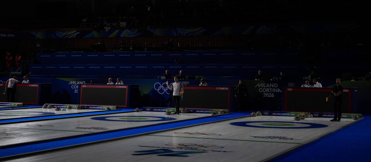 Power outage during curling in the game between Sweden and South Korea