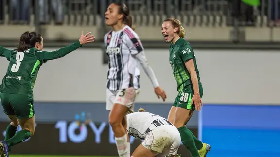 Wolfsburg's players celebrate a goal