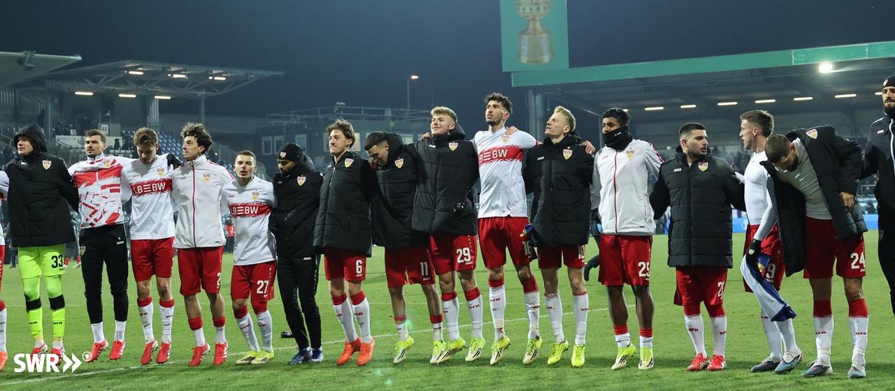 The players of VfB Stuttgart celebrate the victory against Holstein Kiel